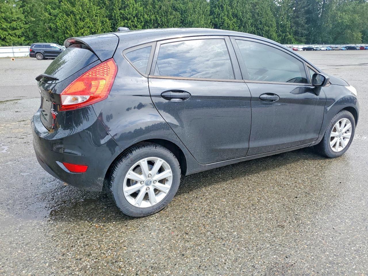 2011 Ford Fiesta Se - Фото 3