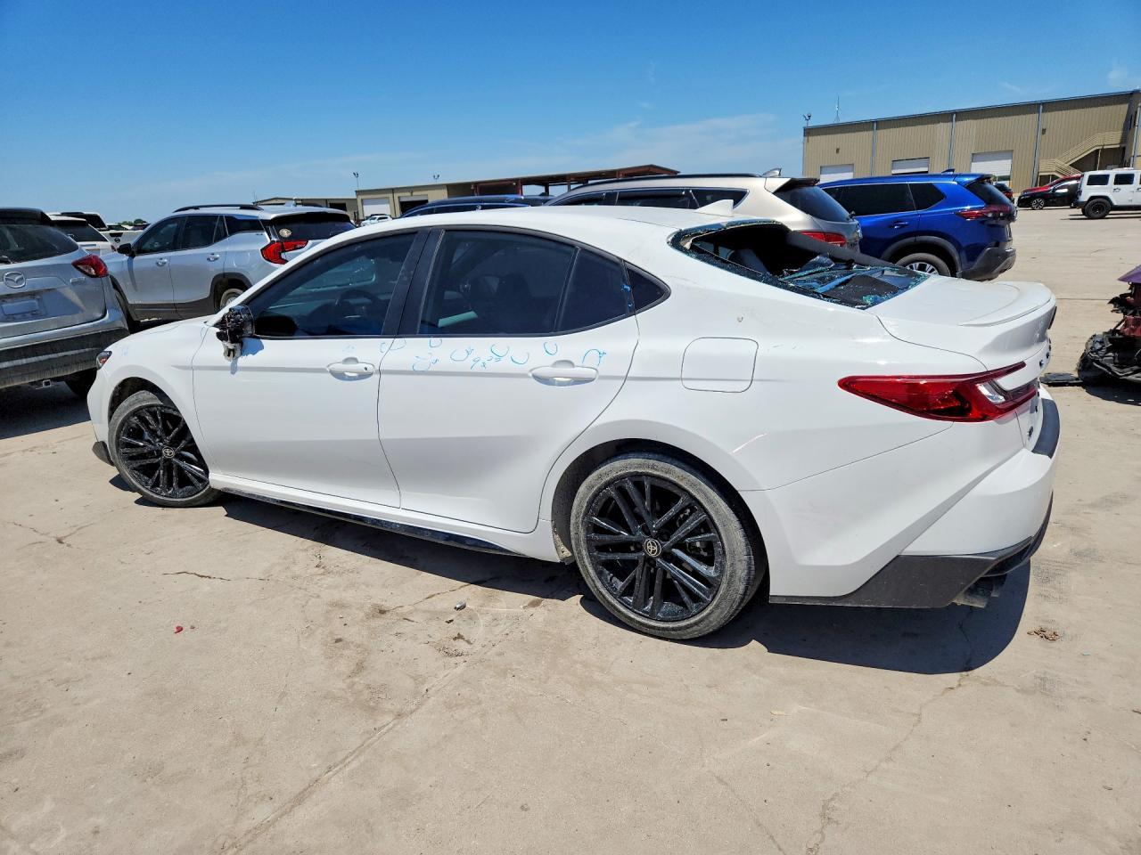 2025 Toyota Camry Se - Фото 2