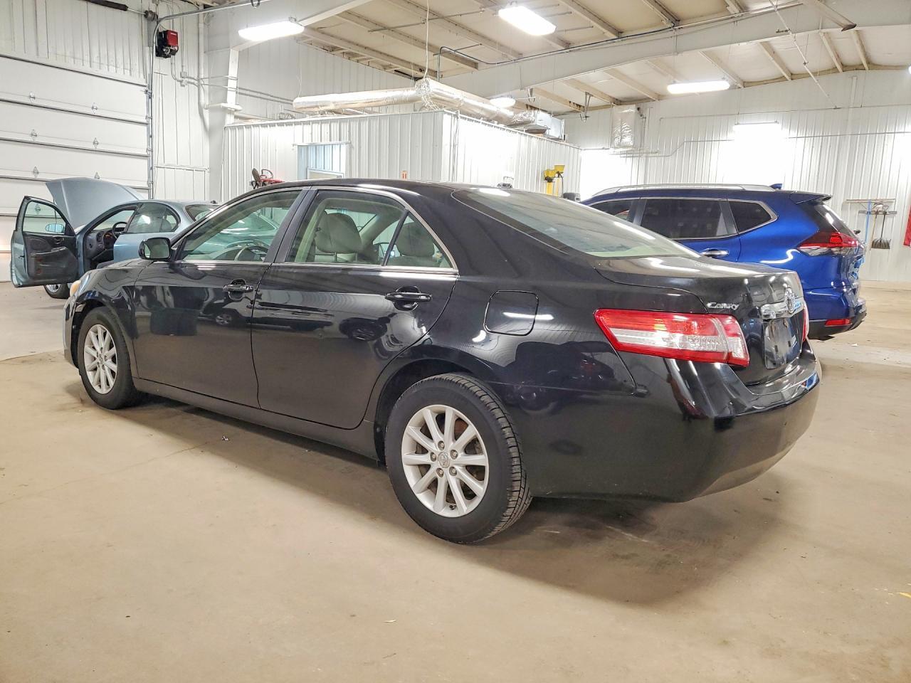 2010 Toyota Camry Xle - Фото 2