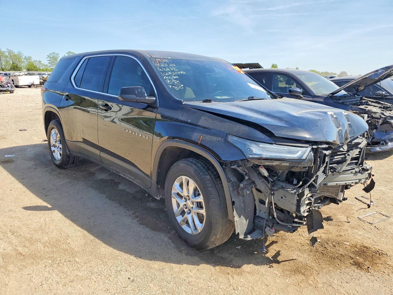 2022 Chevrolet Traverse Ls - Фото 4