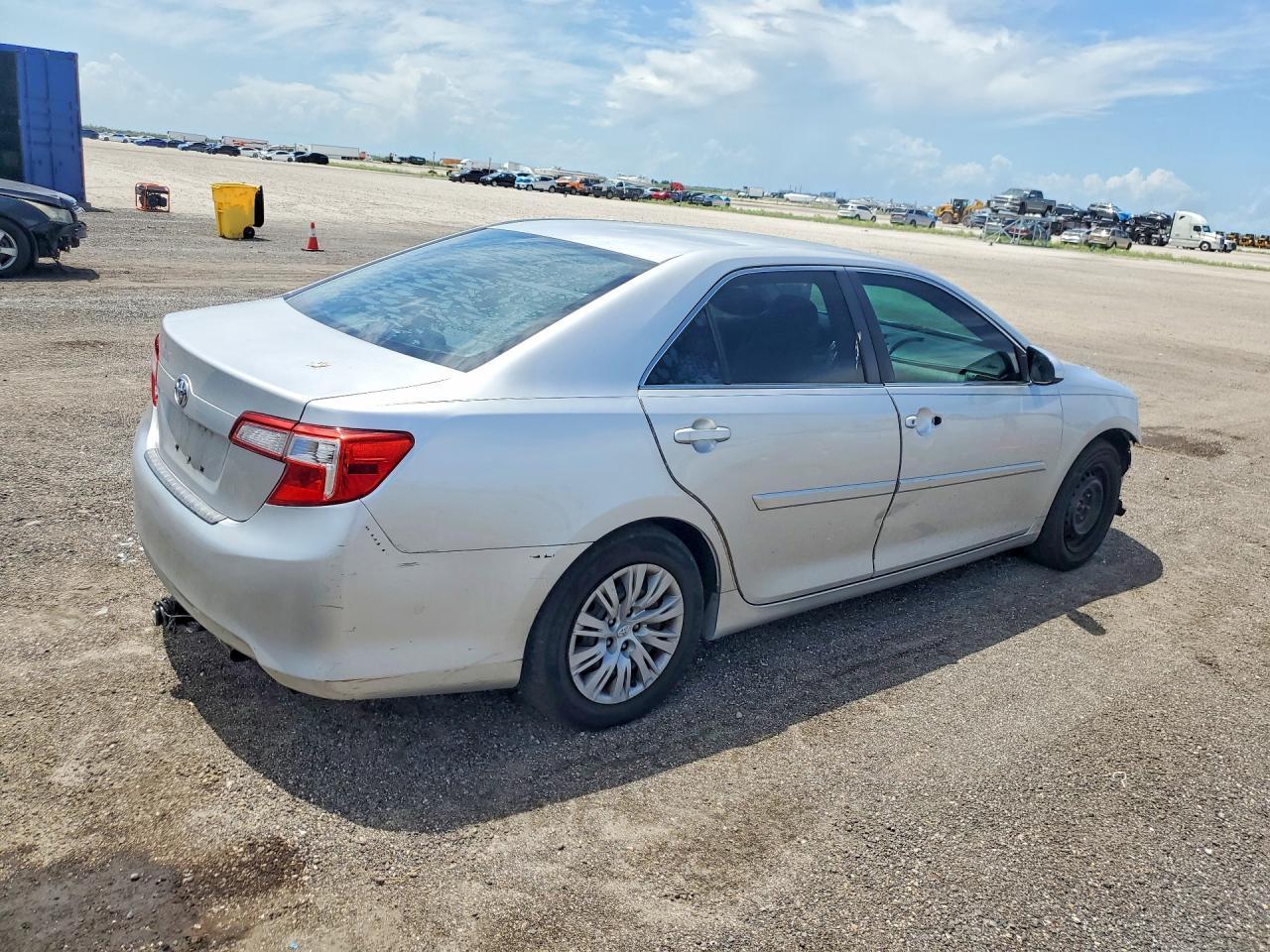 2014 Toyota Camry L - Image 3