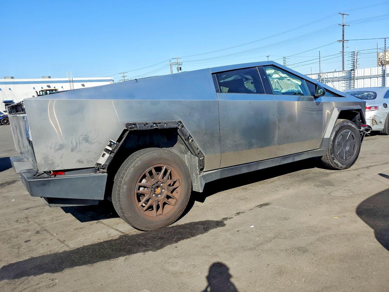 2025 Tesla Cybertruck - Фото 3