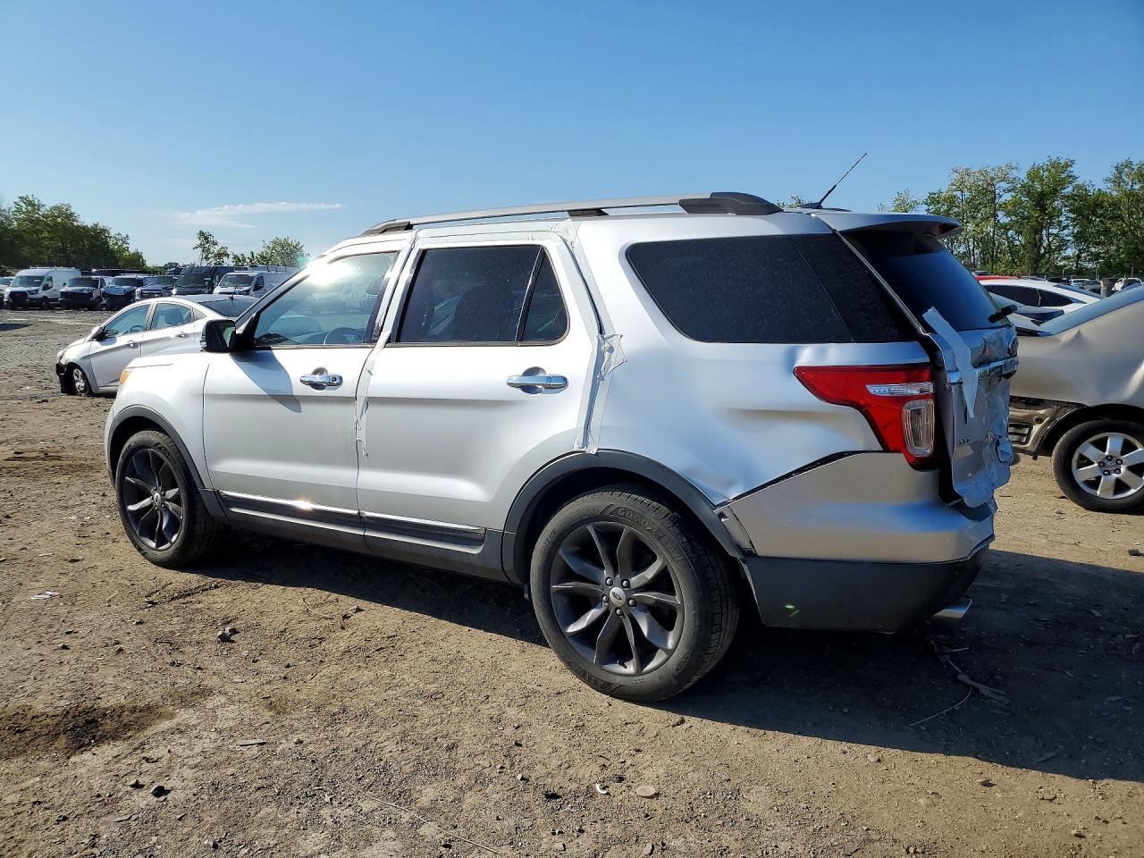 2015 Ford Explorer Xlt - Фото 2