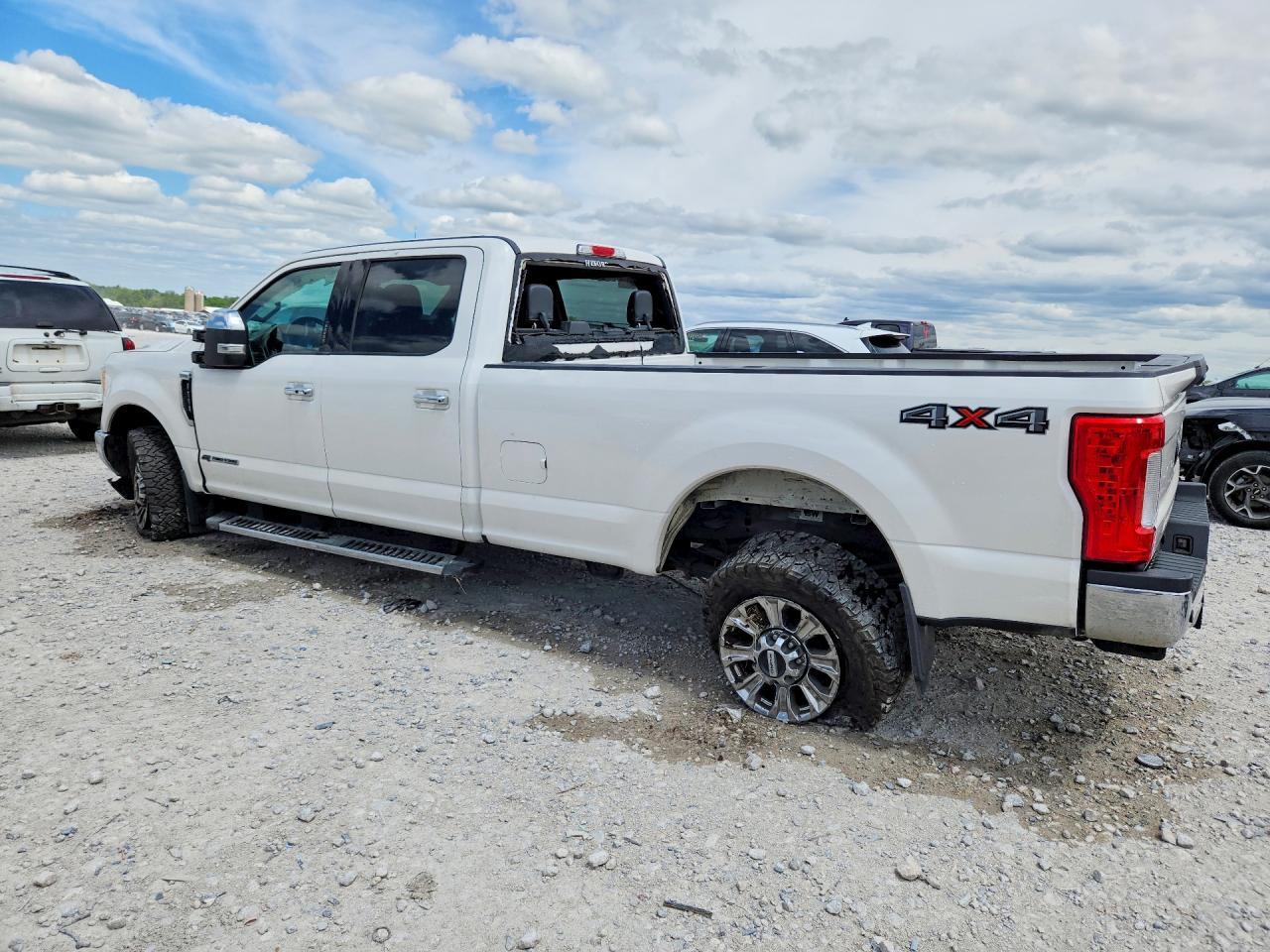 2017 Ford F350 Super Duty - Фото 2