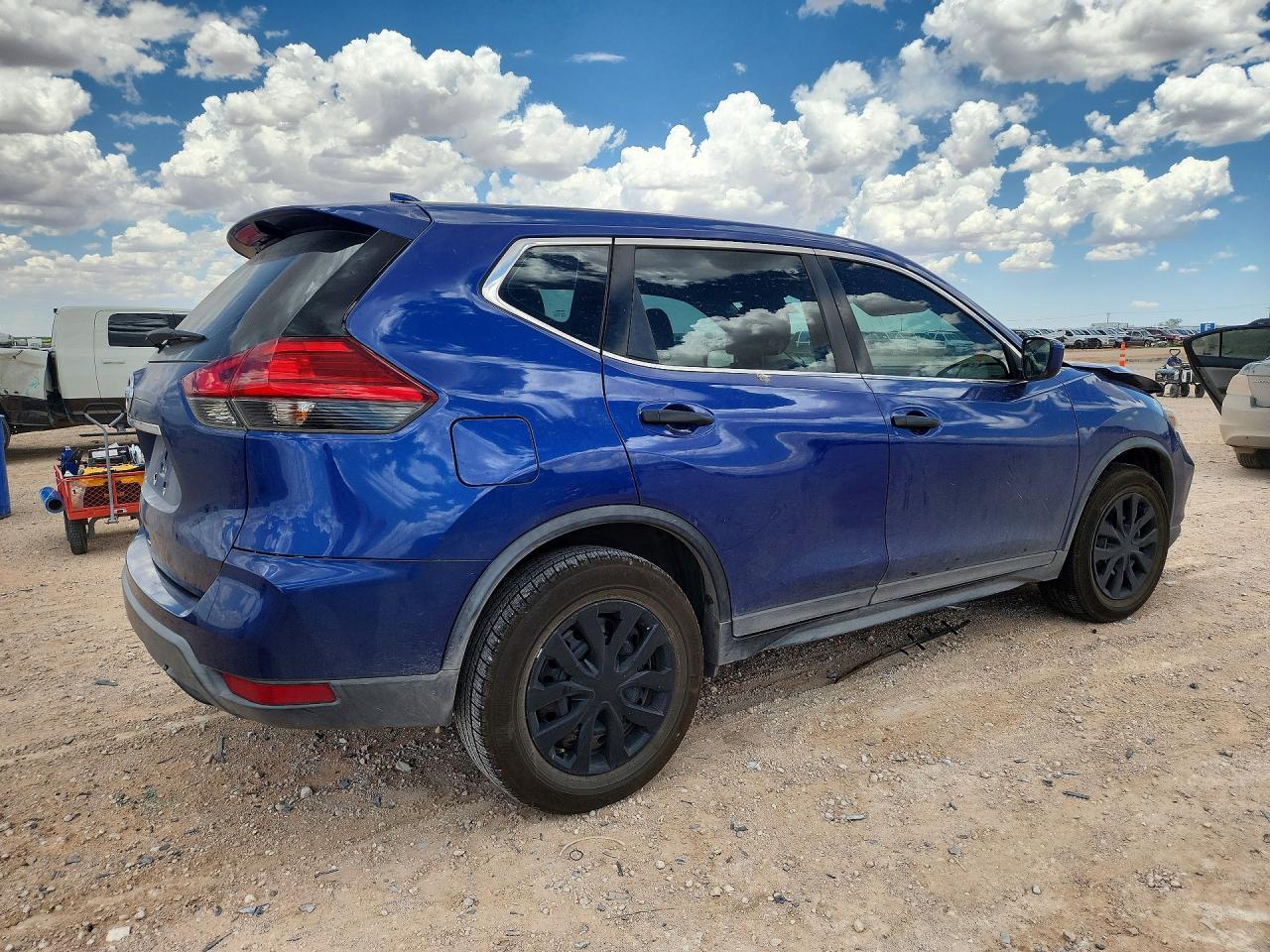 2017 Nissan Rogue S - Image 3