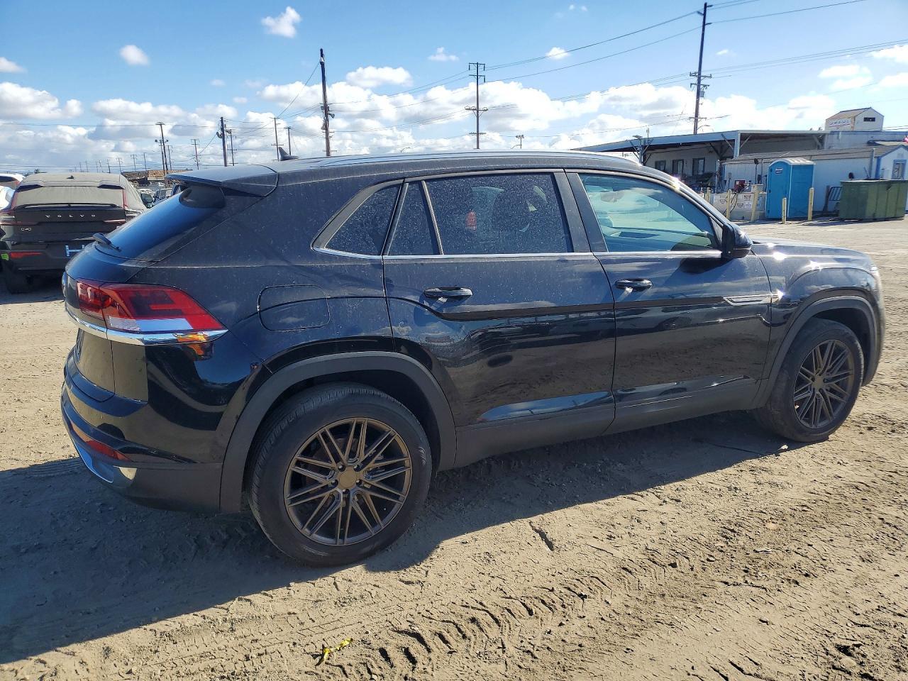 2023 Volkswagen Atlas Cross Sport Se - Image 3