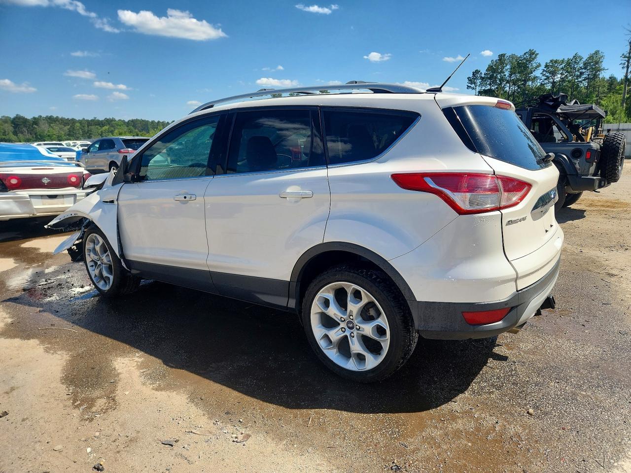 2016 Ford Escape Titanium - Фото 2