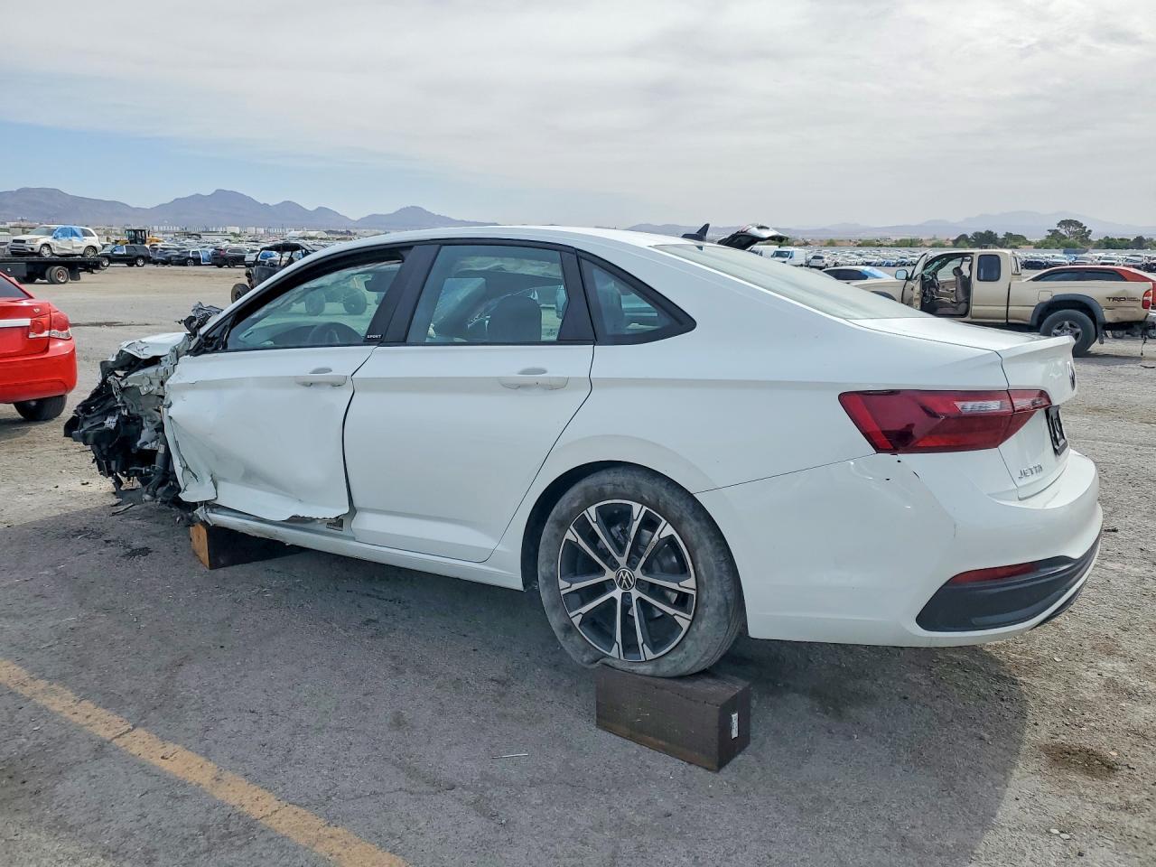 2024 Volkswagen Jetta Sport - Фото 2