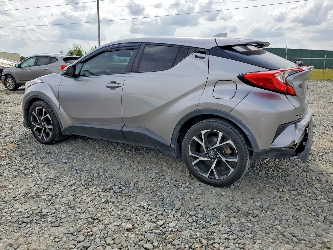 2019 Toyota C-Hr Xle - Image 2
