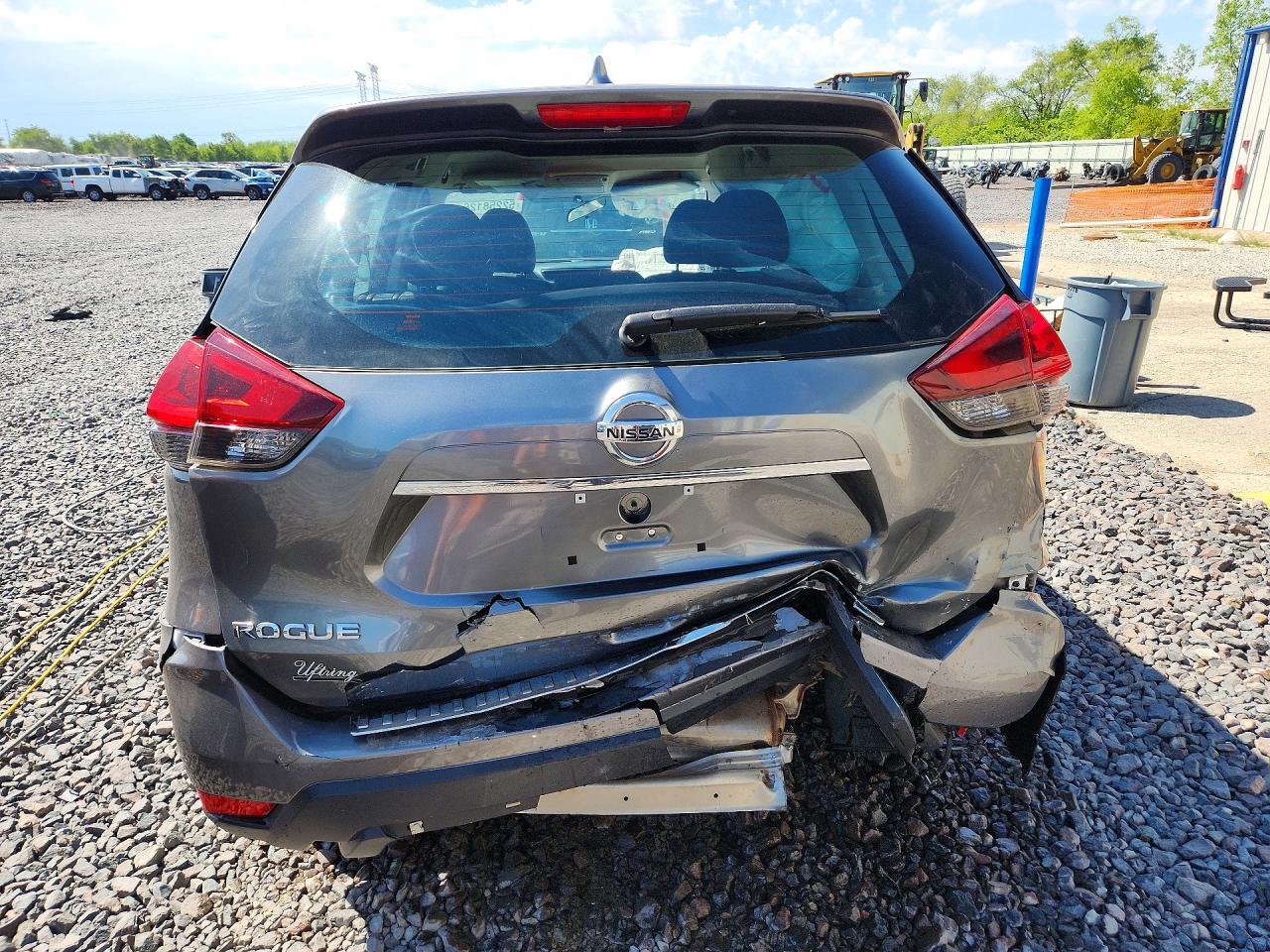 2018 Nissan Rogue S - Image 6