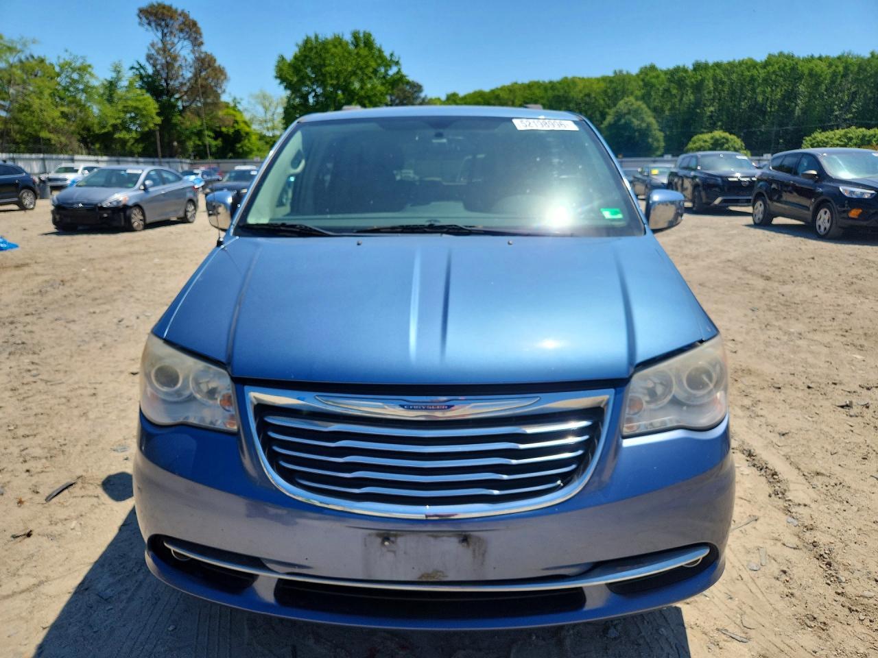 2012 Chrysler Town & Country Limited - Фото 5