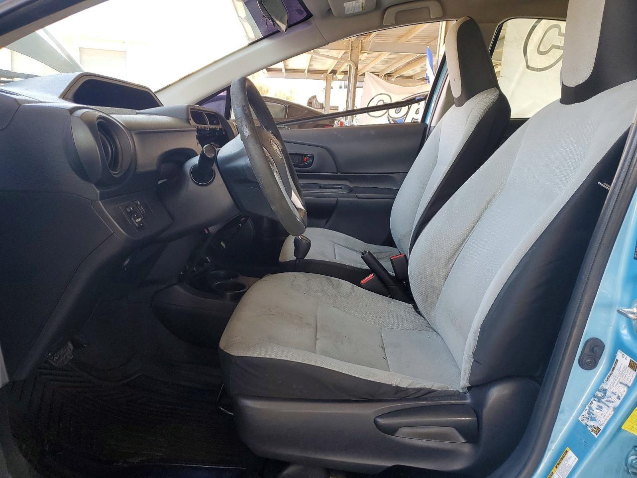 2015 Toyota Prius C One - Фото 7
