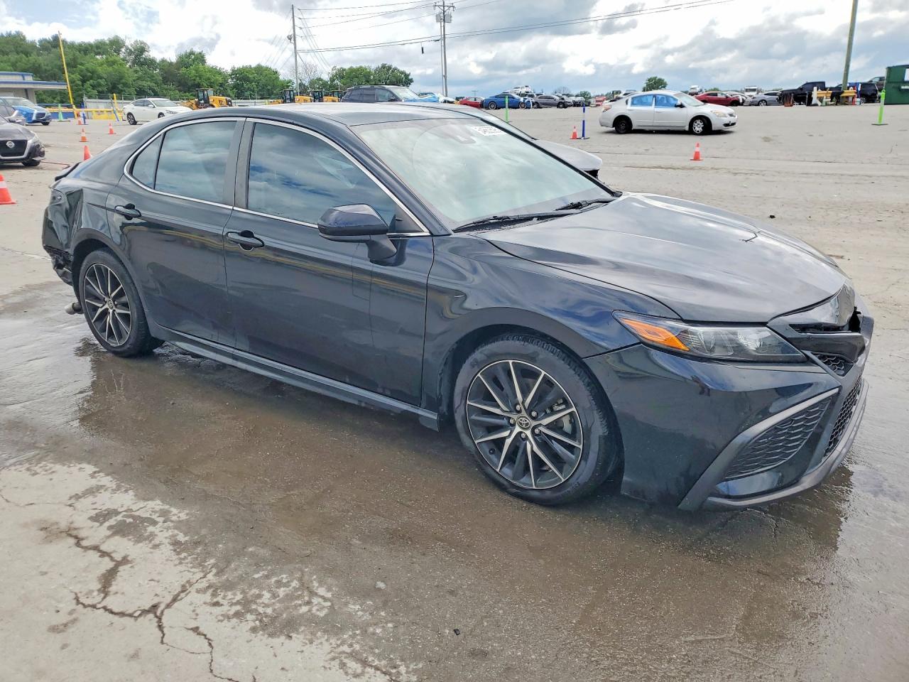 2021 Toyota Camry Se - Фото 4