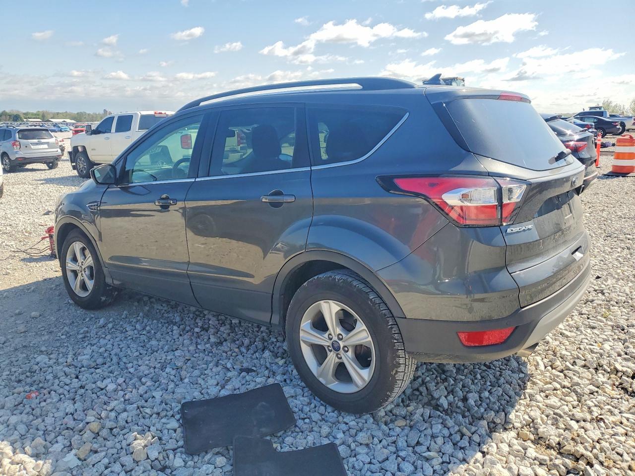 2018 Ford Escape Se - Фото 2