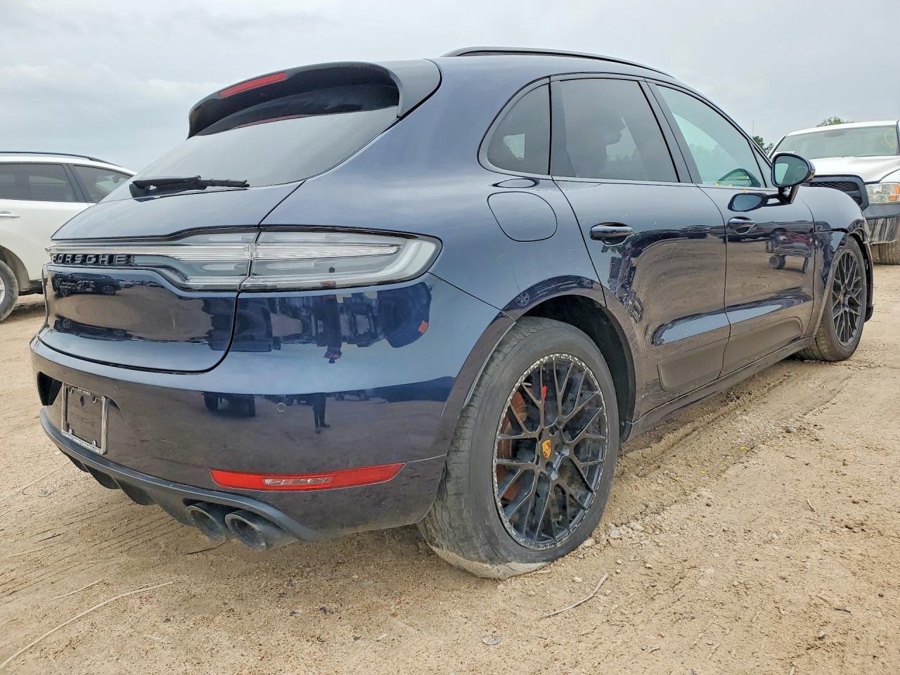 2021 Porsche Macan Gts - Image 3
