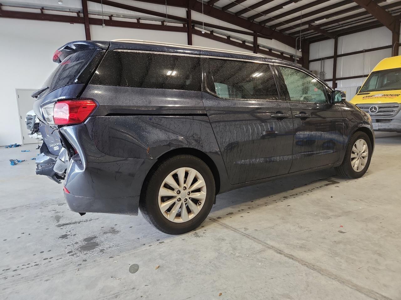 2015 Kia Sedona Ex - Image 3