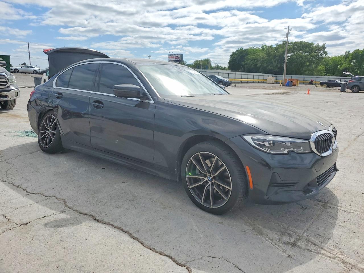 2020 BMW 330I - Фото 4