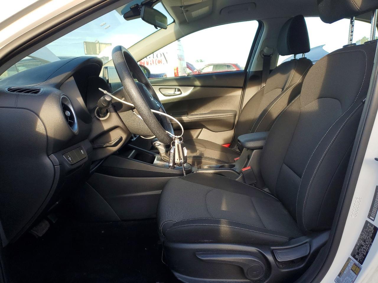 2022 Kia Forte Lxs - Image 7