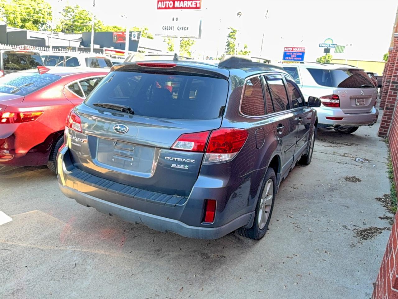 2014 Subaru Outback 2.5I Limited - Image 4