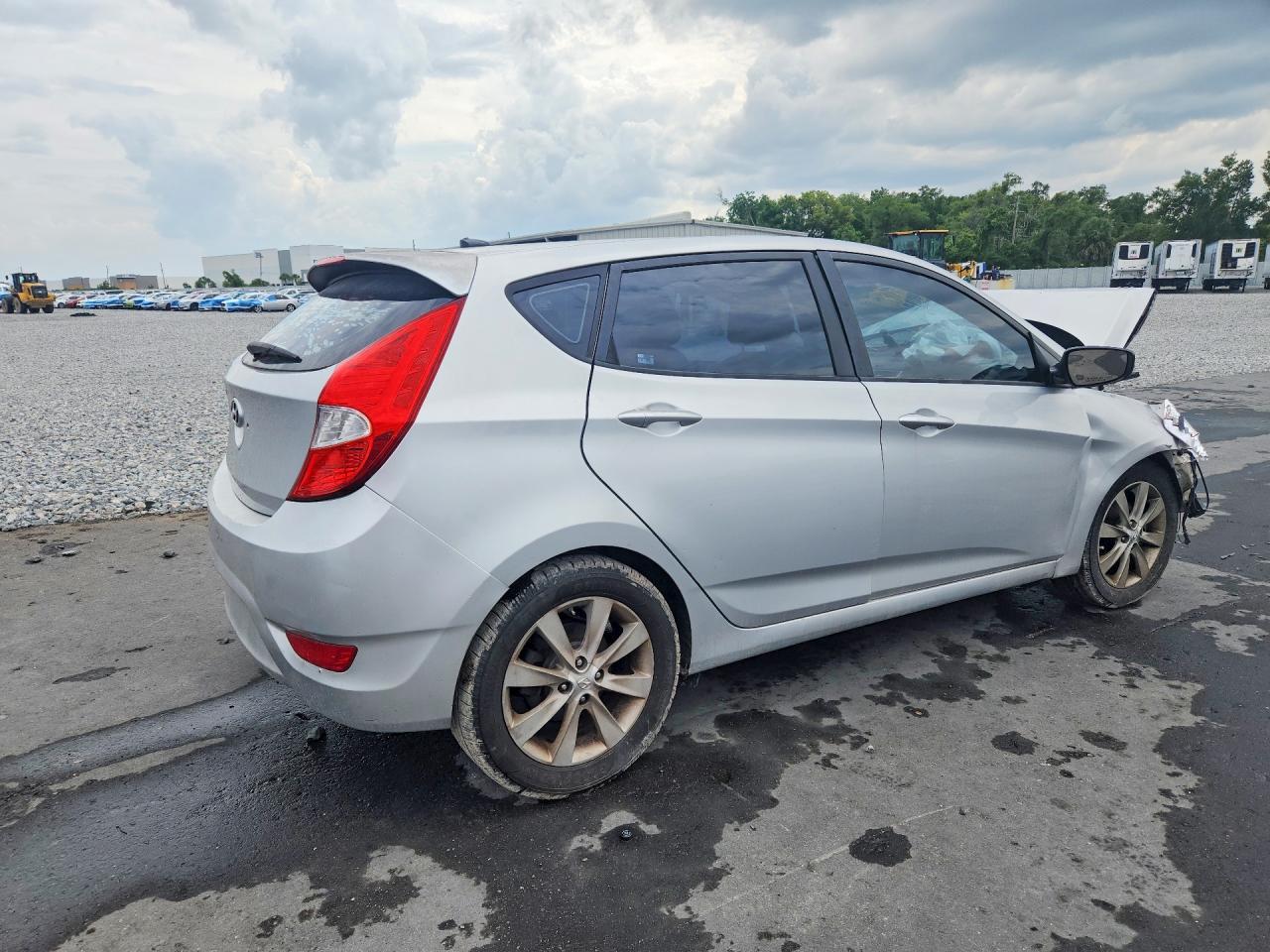 2014 Hyundai Accent Se - Фото 3