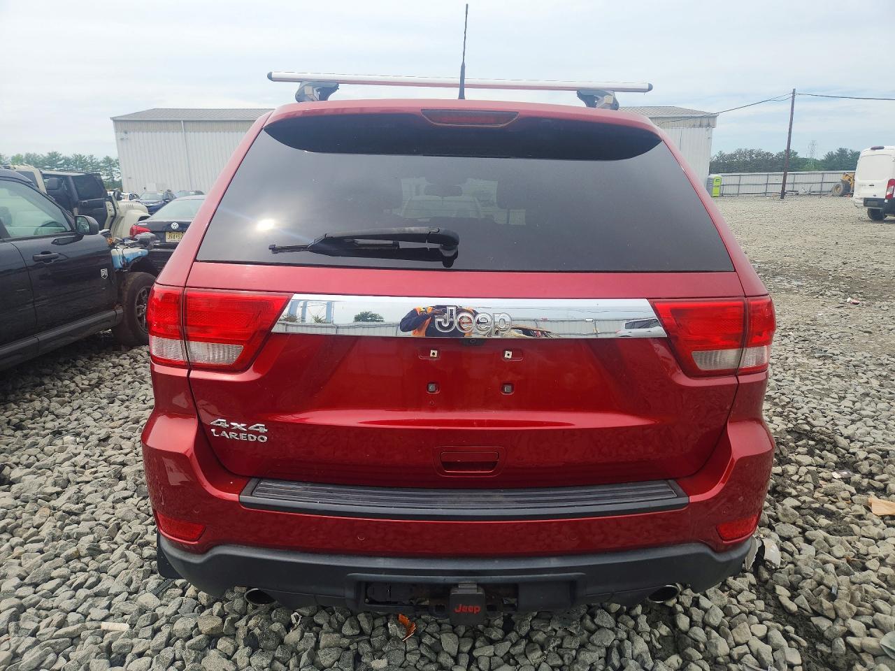 2011 Jeep Grand Cherokee Laredo - Image 6