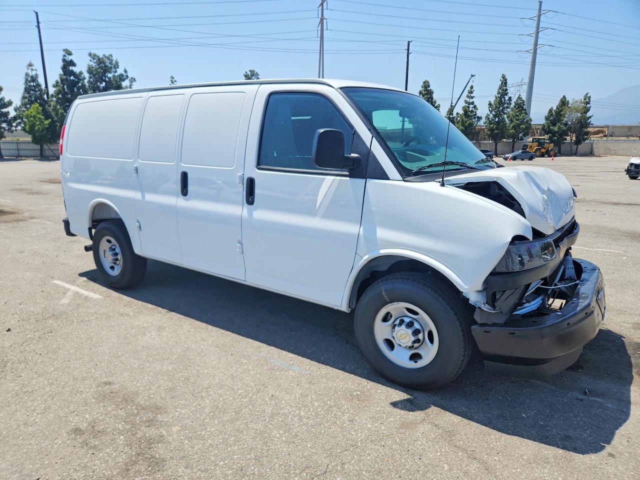 2026 Chevrolet Express G2500 - Image 4