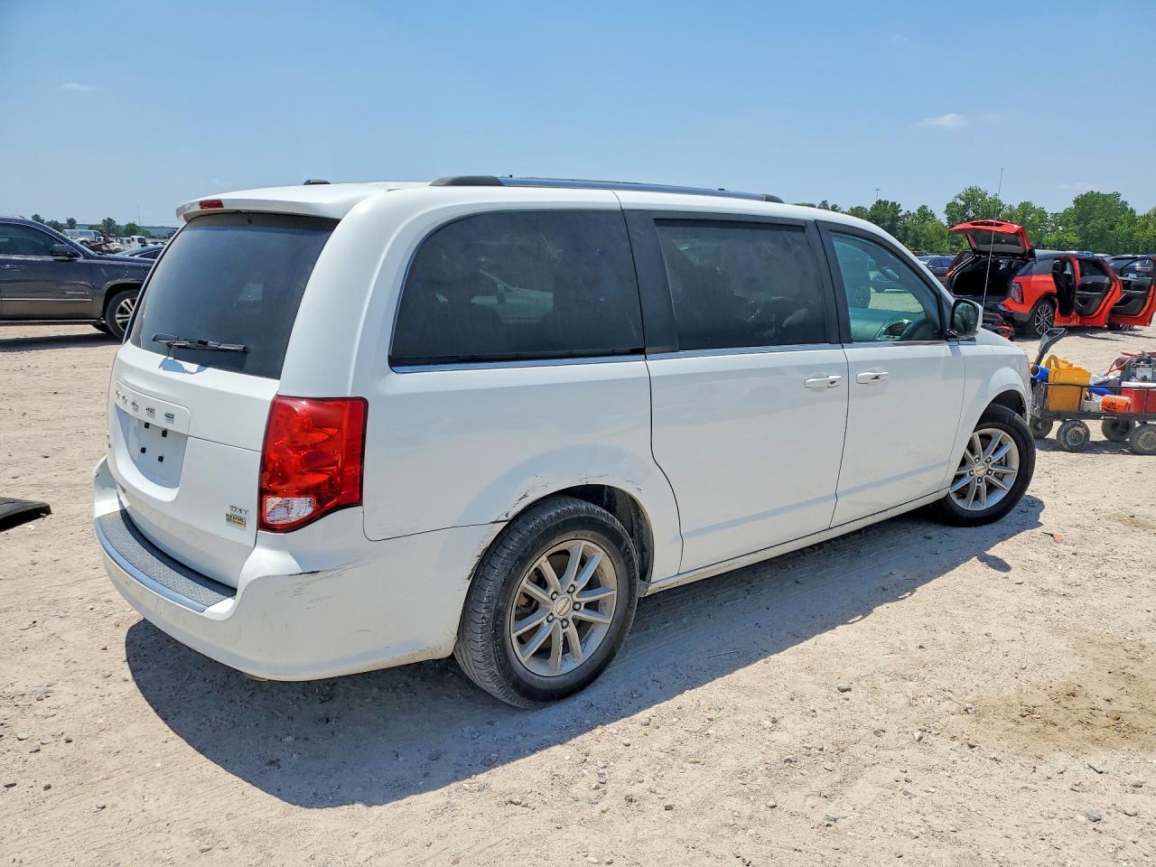2019 Dodge Grand Caravan Sxt - Image 3