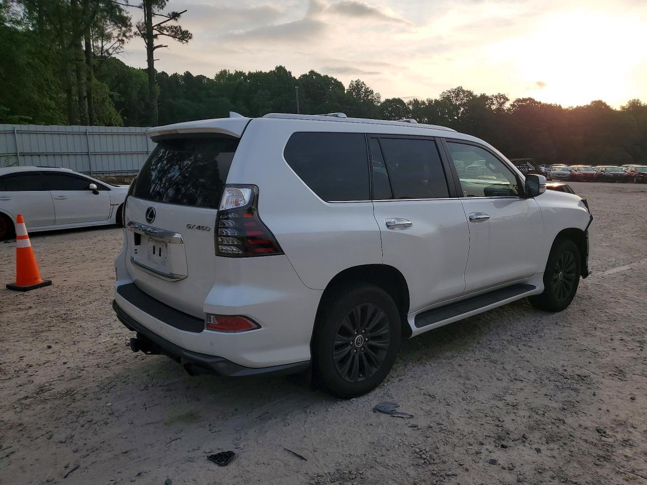 2023 Lexus Gx 460 - Image 3