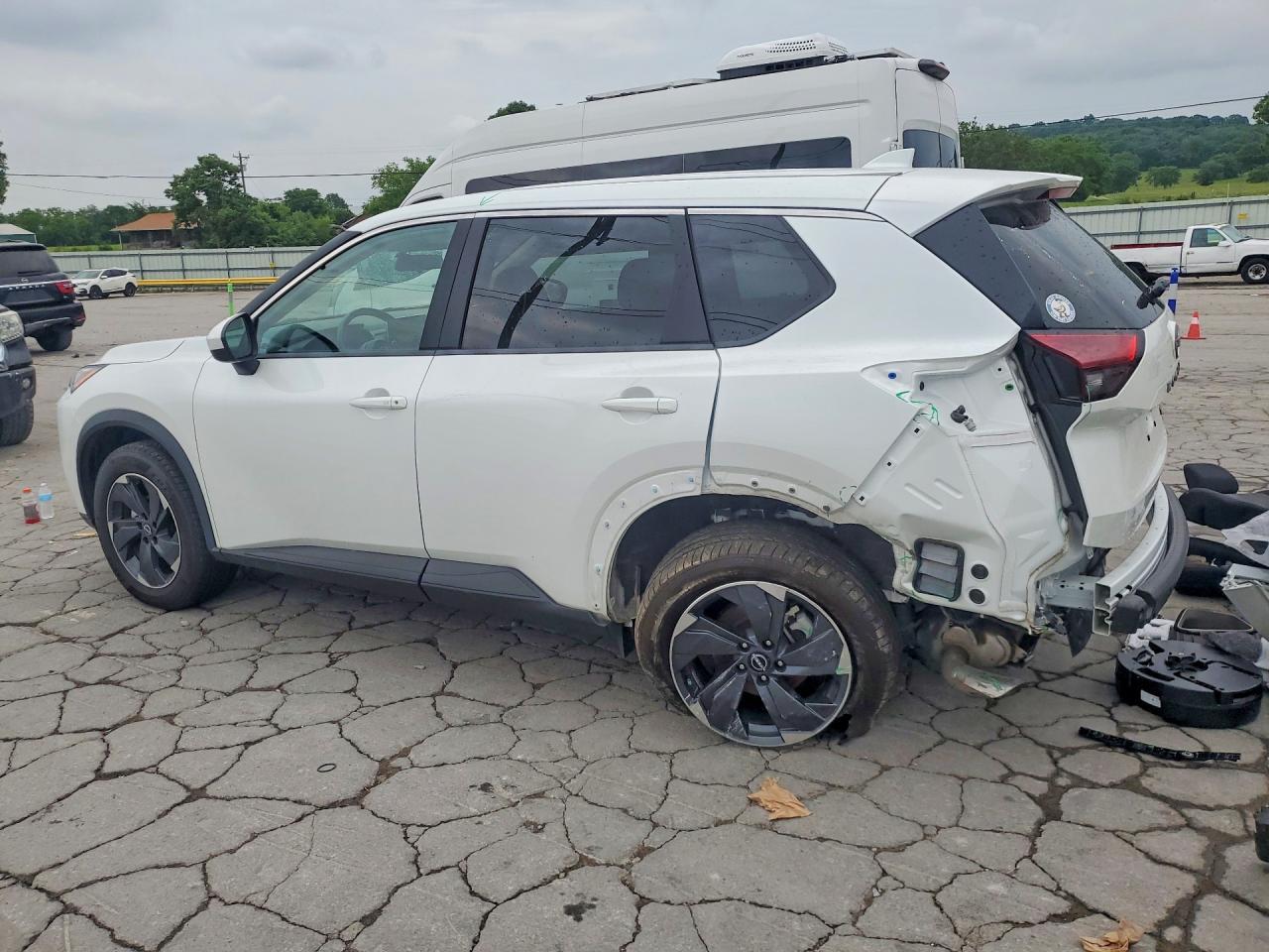 2024 Nissan Rogue Sv - Image 2
