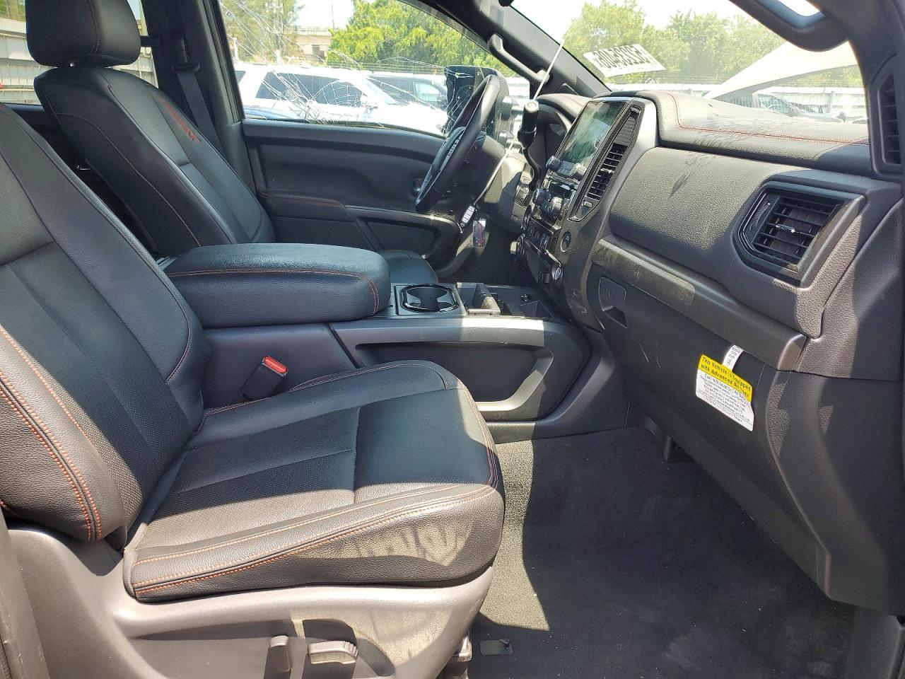 2024 Nissan Titan Pro-4X - Фото 7