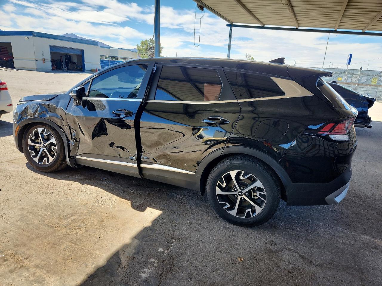 2023 Kia Sportage Ex - Image 2