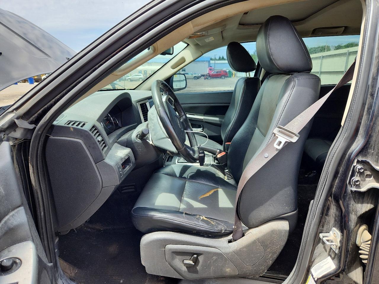 2009 Jeep Grand Cherokee Laredo - Image 7