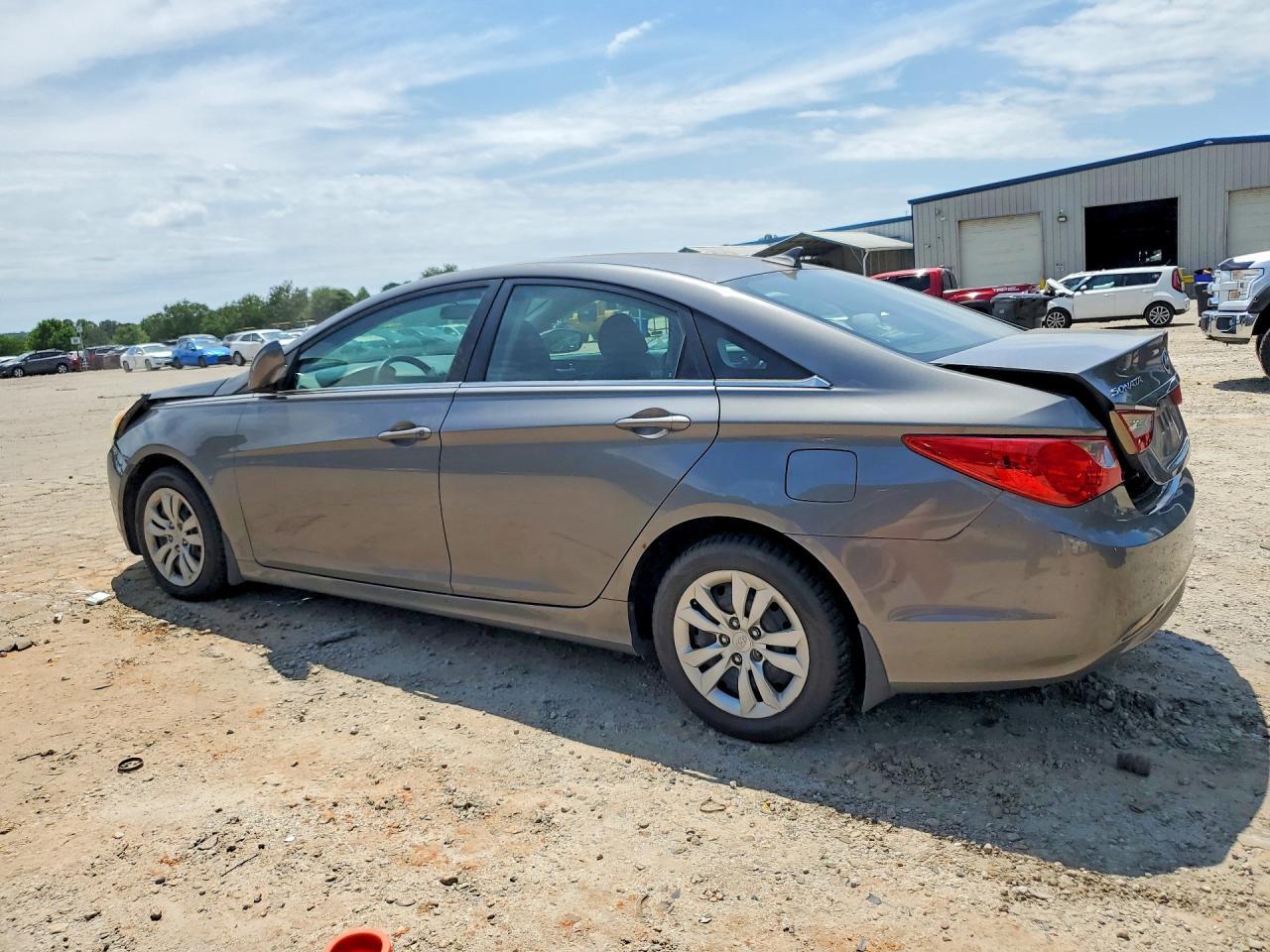 2011 Hyundai Sonata Gls - Image 2