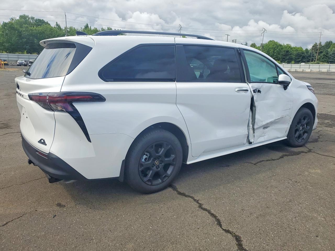 2026 Toyota Sienna Woodland Edition - Фото 3