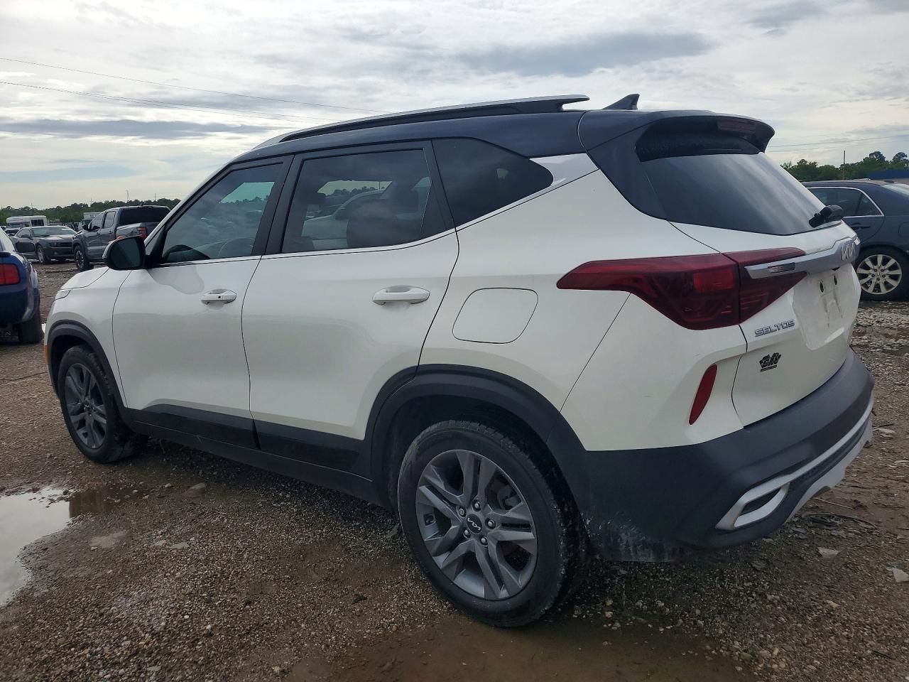 2022 Kia Seltos S - Image 2