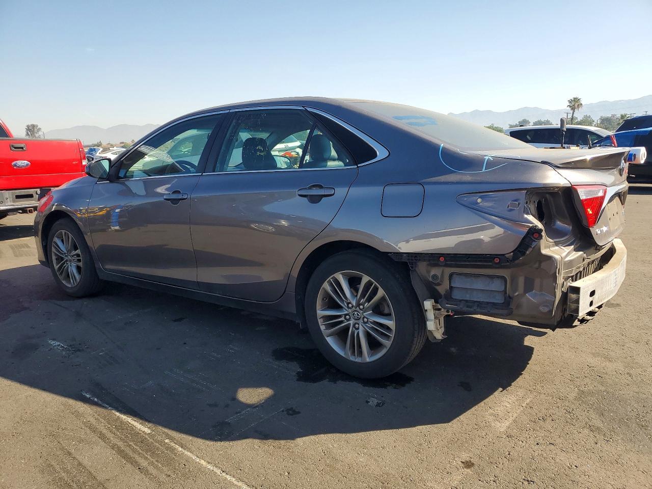 2017 Toyota Camry Se - Фото 2