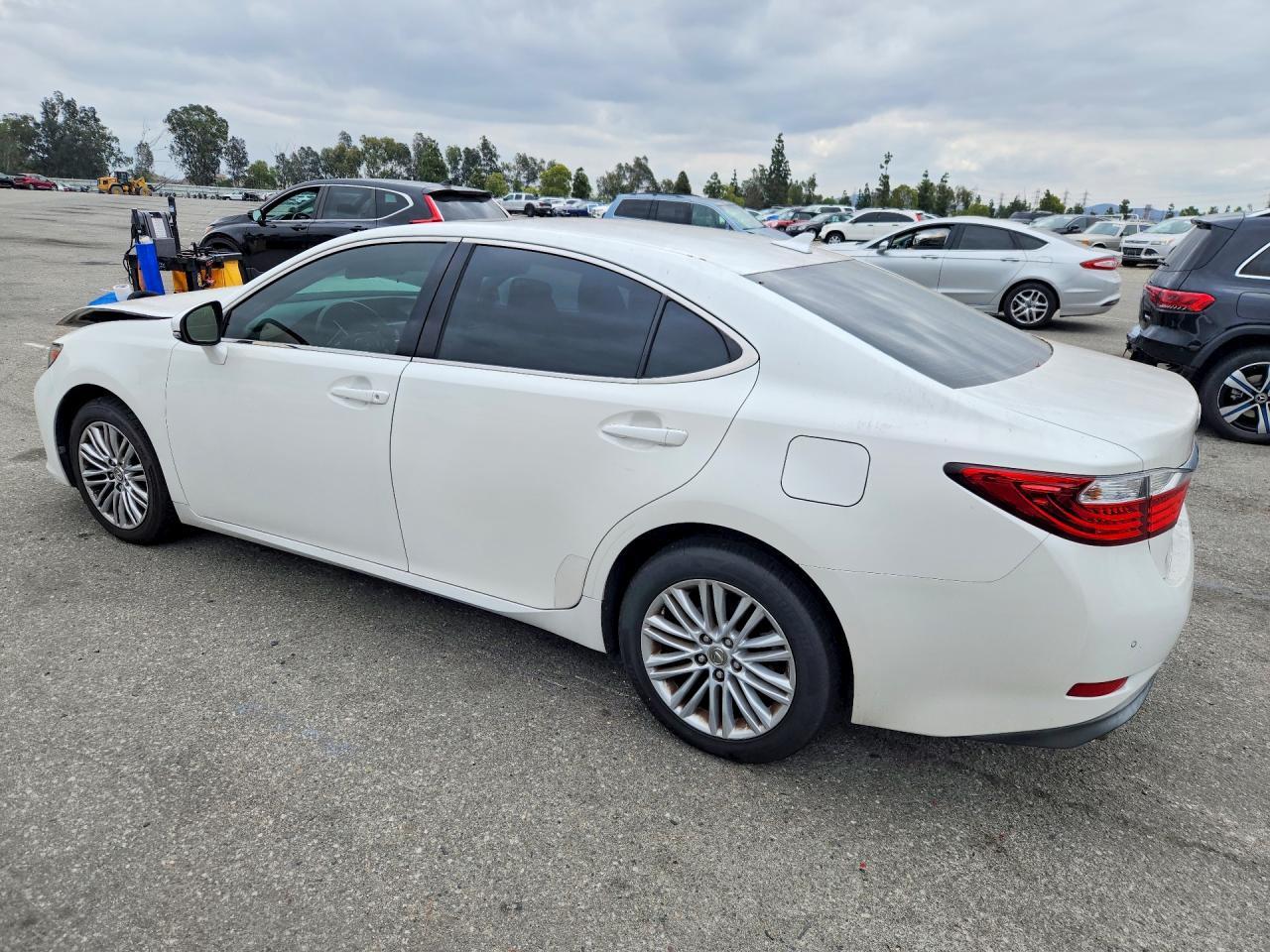 2014 Lexus Es - Image 2