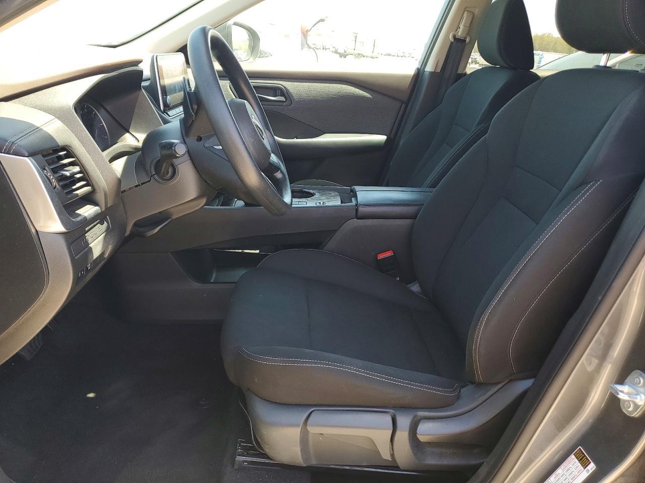 2023 Nissan Rogue S - Image 7