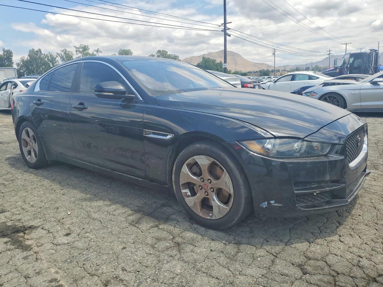 2017 Jaguar Xe - Фото 4