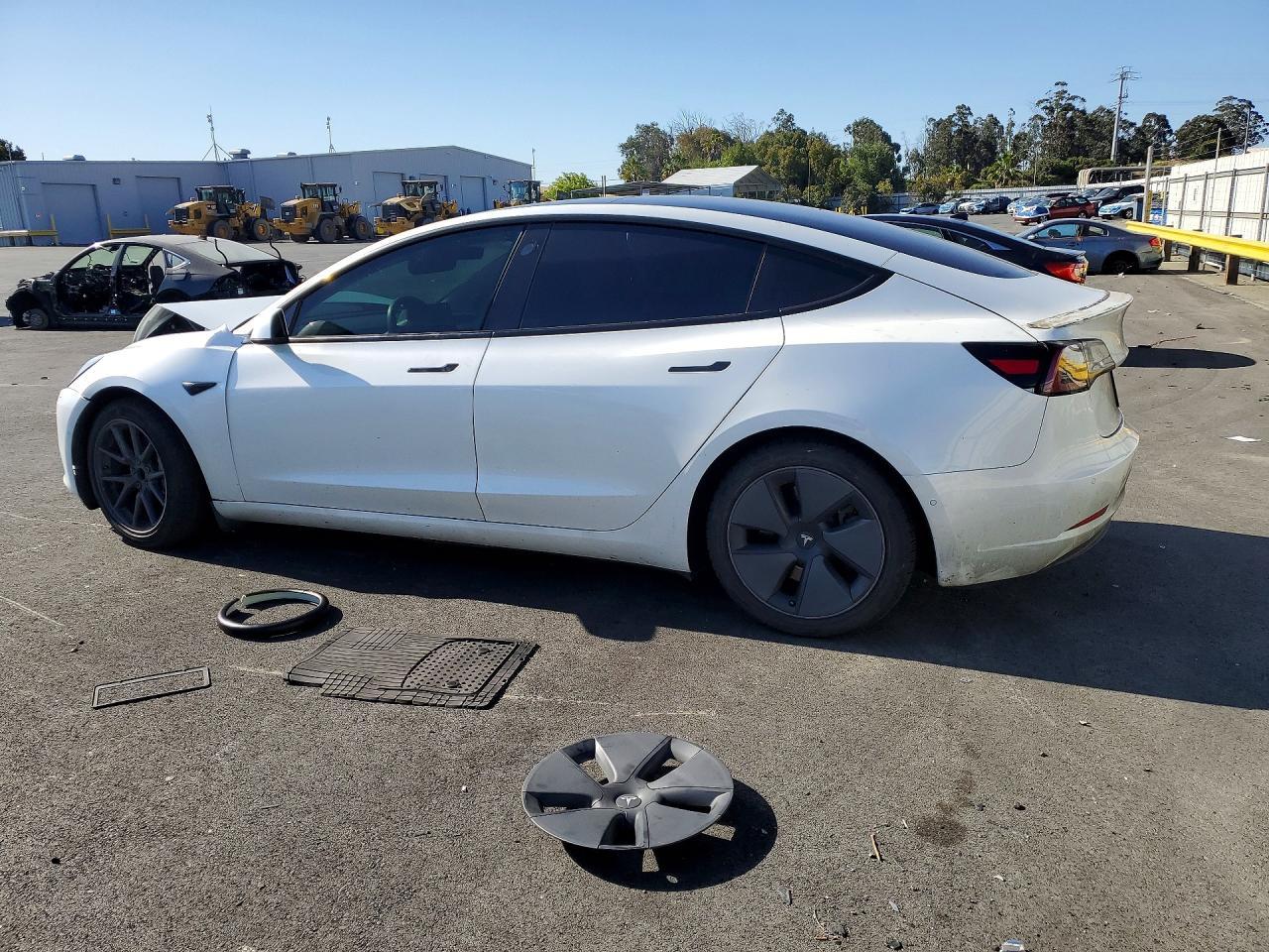 2021 Tesla Model 3 - Фото 2