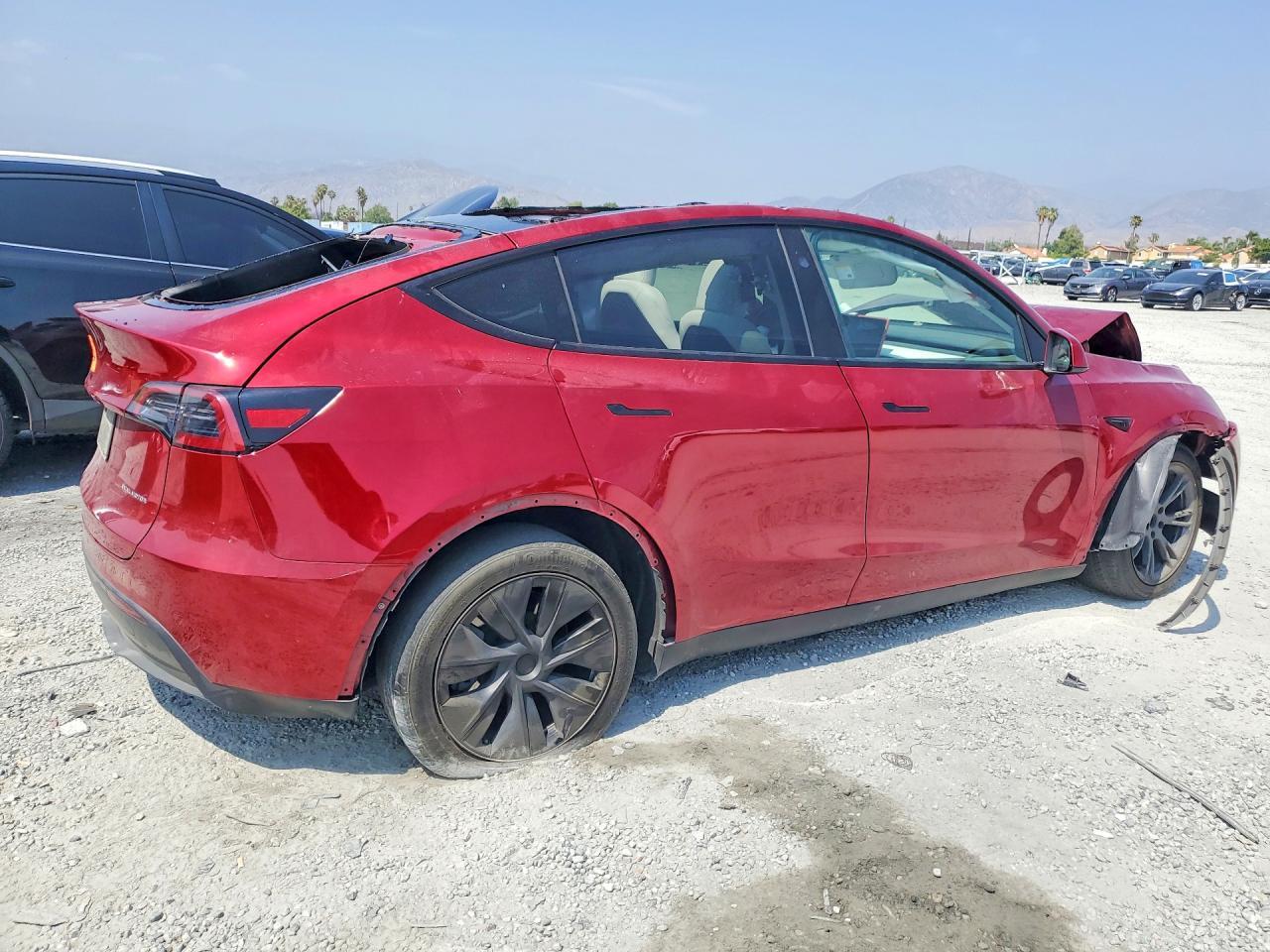 2025 Tesla Model Y - Фото 3