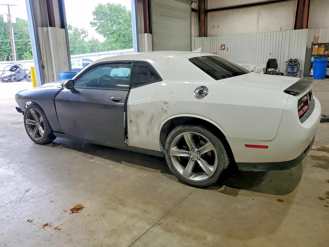 2015 Dodge Challenger Sxt - Image 2