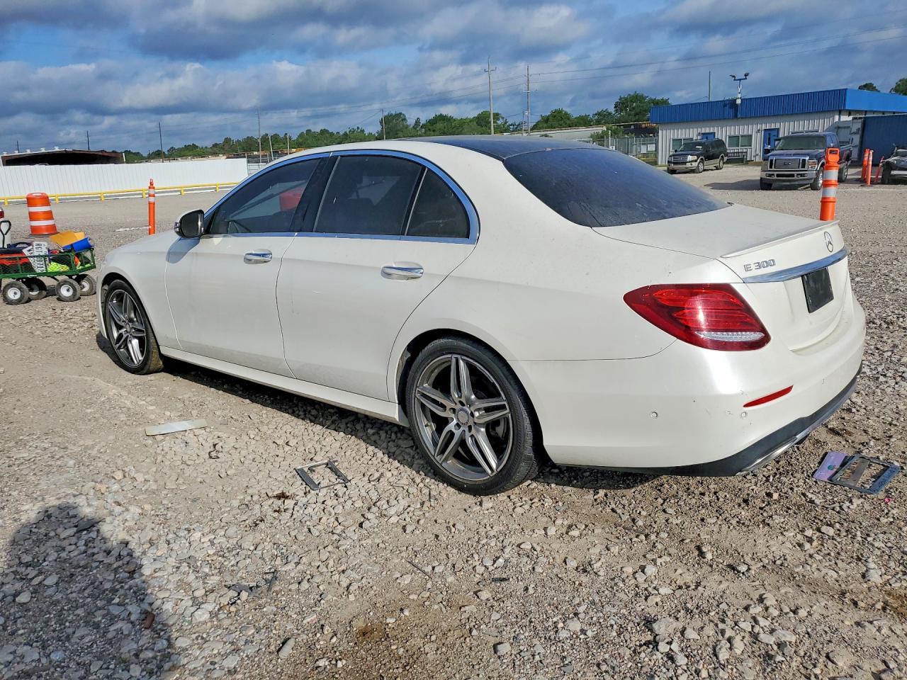 2017 Mercedes-Benz E 300 4Matic - Фото 2