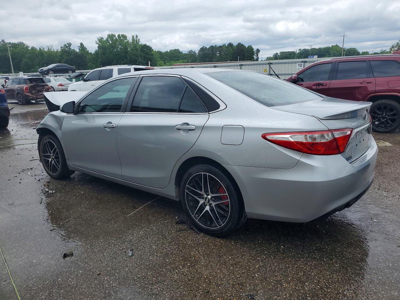 2015 Toyota Camry Se - Image 2