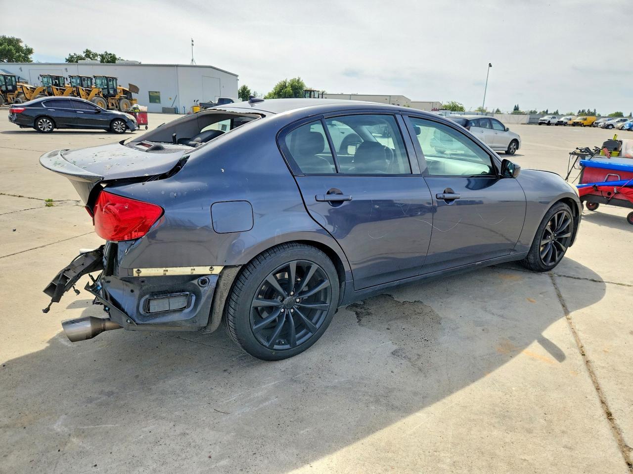 2010 Infiniti G37 Sedan Base - Фото 3