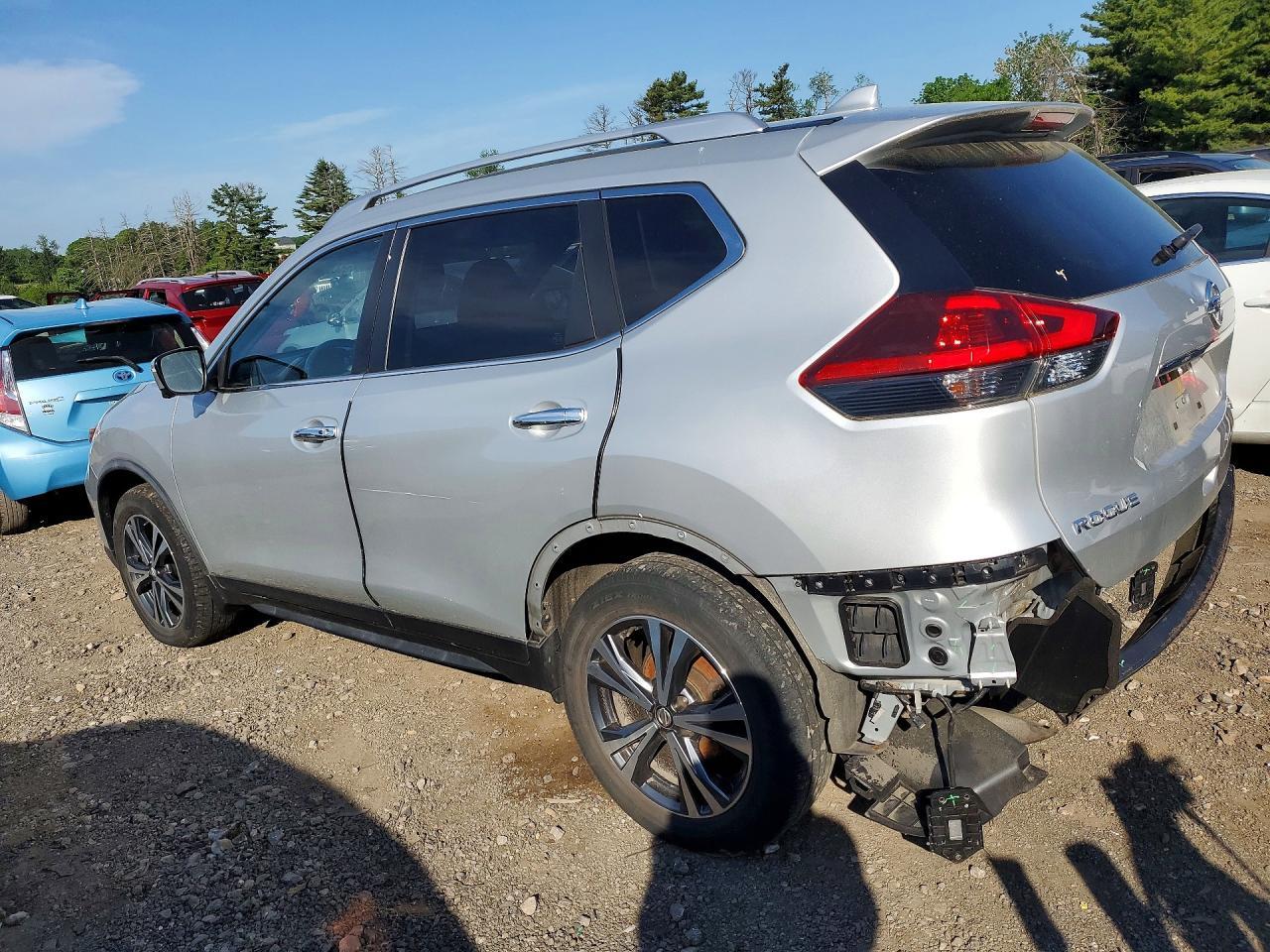 2019 Nissan Rogue Sv - Image 2