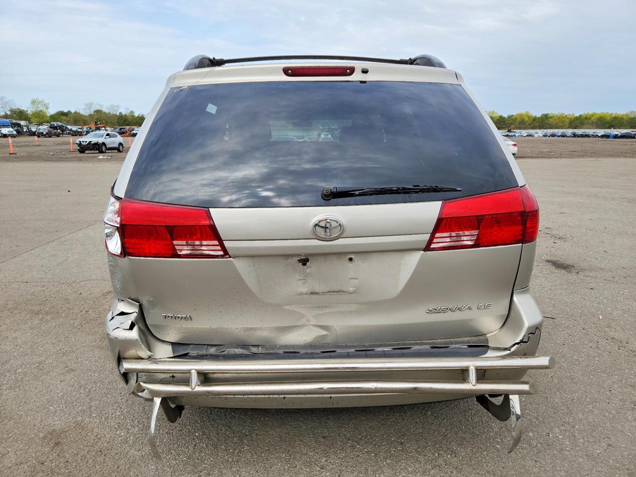 2005 Toyota Sienna Le 7 Passenger - Фото 6