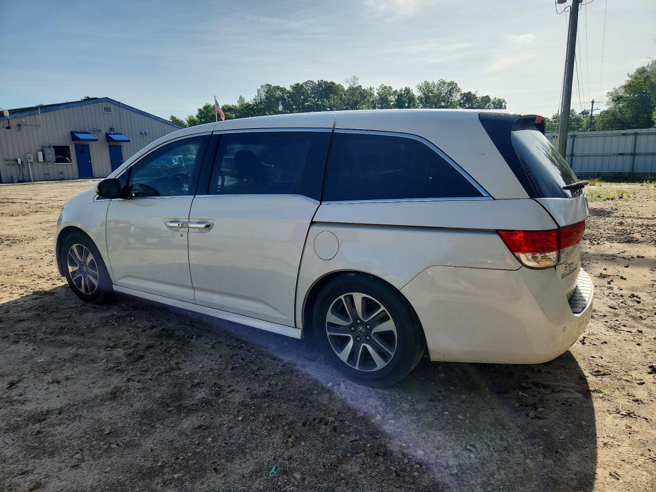 2015 Honda Odyssey Touring - Фото 2