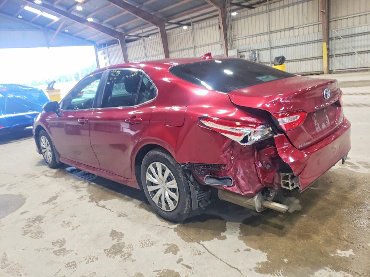 2020 Toyota Camry Le - Фото 2