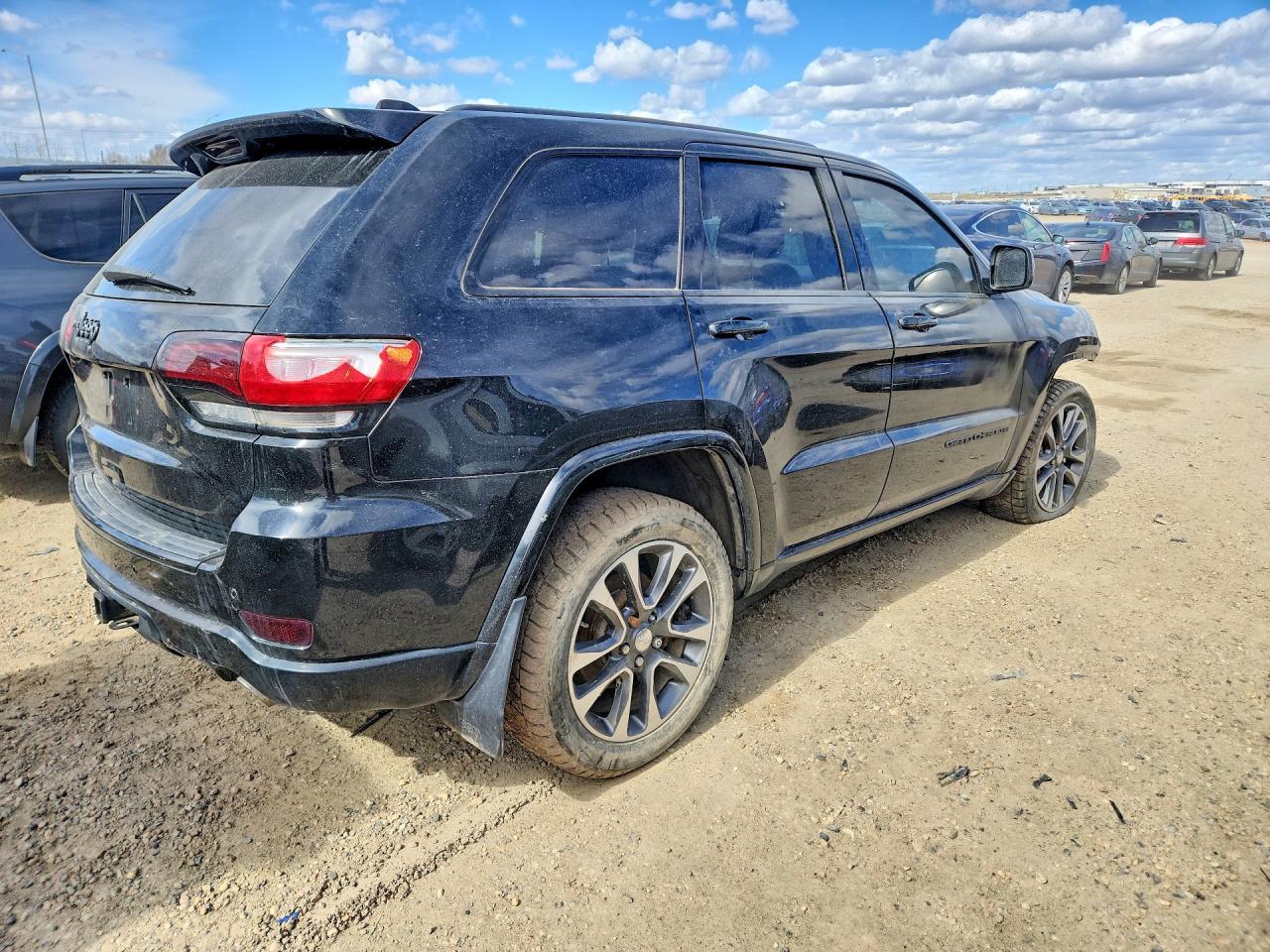 2017 Jeep Grand Cherokee Laredo - Image 3